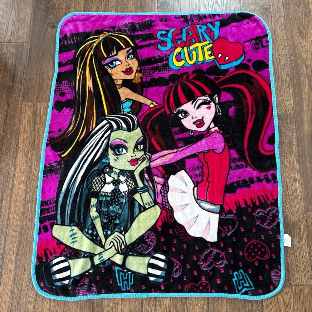 Monster High Mattel Drac, Frankie, Cleo Scary Cute Fleece Blanket